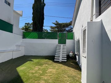 CASA EN VENTA LOMAS DE COCOYOC JARDIN Y ALBERCA 4R