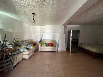 CASA EN VENTA LOMAS DE COCOYOC JARDIN Y ALBERCA 4R