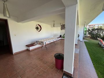 CASA EN VENTA LOMAS DE COCOYOC JARDIN Y ALBERCA 4R