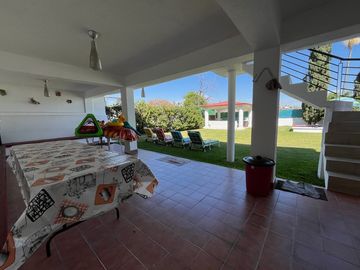 CASA EN VENTA LOMAS DE COCOYOC JARDIN Y ALBERCA 4R