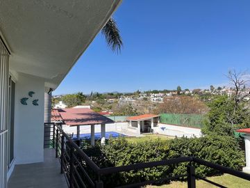 CASA EN VENTA LOMAS DE COCOYOC JARDIN Y ALBERCA 4R