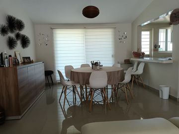 CASA EN VENTA LOMAS DE COCOYOC JARDIN Y ALBERCA 4R
