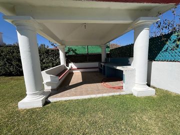 CASA EN VENTA LOMAS DE COCOYOC JARDIN Y ALBERCA 4R