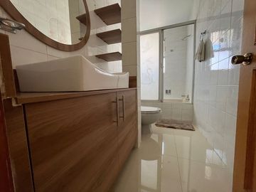 CASA EN VENTA LOMAS DE COCOYOC JARDIN Y ALBERCA 4R