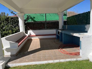 CASA EN VENTA LOMAS DE COCOYOC JARDIN Y ALBERCA 4R