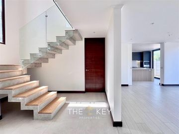 Casa en venta de 4 dorm. en Colina