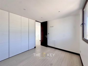 Casa en venta de 4 dorm. en Colina