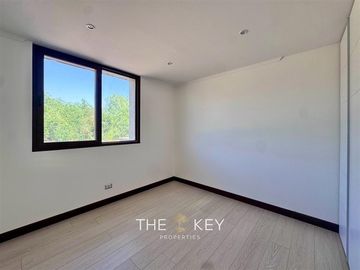 Casa en venta de 4 dorm. en Colina