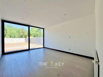 Casa en venta de 4 dorm. en Colina