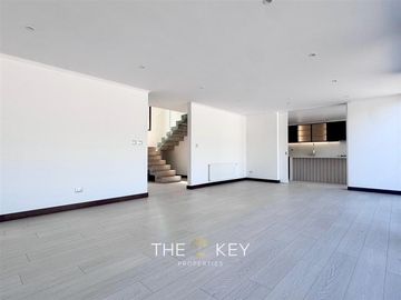 Casa en venta de 4 dorm. en Colina
