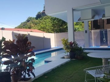 Furnished 5 Bedrooms House in Banilad Cebu City
