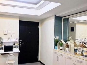 JUAL Apartemen The Wave special furnish 2BR view pool