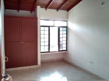casa en venta en lleras restrepo. Cod V12653
