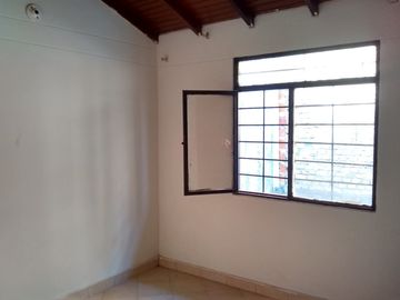 casa en venta en lleras restrepo. Cod V12653