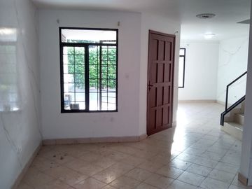 casa en venta en lleras restrepo. Cod V12653