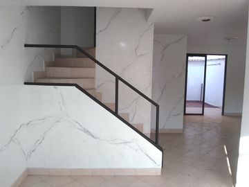 casa en venta en lleras restrepo. Cod V12653