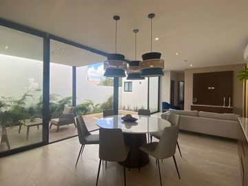 CASA EN VENTA MÉRIDA, RESIDENCIAL DE LUJO EN ZONA DE ALTA PLUSVALIA
