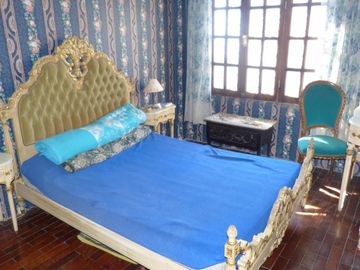 EXCELENTE CASA DE 6 AMBIENTES CON INMEJORABLE UBICACION. GRAN OPORTUNIDAD