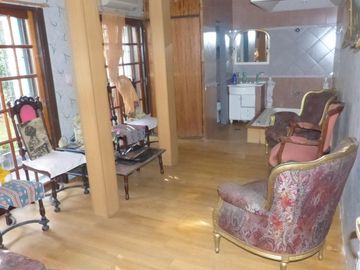 EXCELENTE CASA DE 6 AMBIENTES CON INMEJORABLE UBICACION. GRAN OPORTUNIDAD