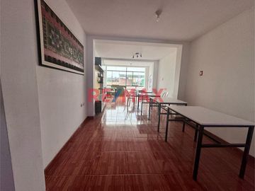 Te presentamos una oportunidad única de adquirir un hermoso departamento en el tercer piso de un edificio . Este increíble inmueble está diseñado para