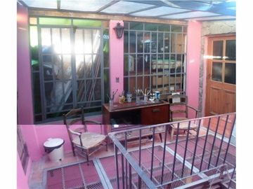 casa MB Estilo s/Pasaje particular 3 habit. 2 Ptas Coc. baño principal y auxiliar Patio y Terraza