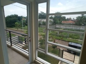 Townhouse Strategis 2Lt Ready Modern dkt Kota Wisata Cibubur