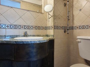 Venta - Departamento tres ambientes con balcon cerrado sobre Avenida Luro c/ cochera - Luro 2369