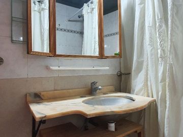 Venta - Departamento tres ambientes con balcon cerrado sobre Avenida Luro c/ cochera - Luro 2369