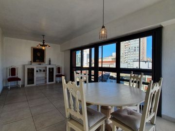Venta - Departamento tres ambientes con balcon cerrado sobre Avenida Luro c/ cochera - Luro 2369