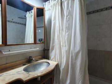 Venta - Departamento tres ambientes con balcon cerrado sobre Avenida Luro c/ cochera - Luro 2369