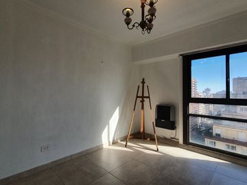Venta - Departamento tres ambientes con balcon cerrado sobre Avenida Luro c/ cochera - Luro 2369
