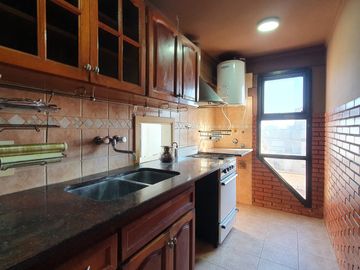 Venta - Departamento tres ambientes con balcon cerrado sobre Avenida Luro c/ cochera - Luro 2369