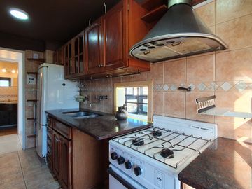 Venta - Departamento tres ambientes con balcon cerrado sobre Avenida Luro c/ cochera - Luro 2369