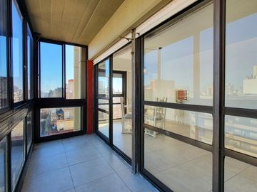 Venta - Departamento tres ambientes con balcon cerrado sobre Avenida Luro c/ cochera - Luro 2369