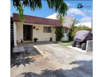 VENDO CASA EN LA CHORRERA LA ARBOLEDA