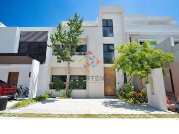BELLA CASA NUEVA EN VENTA EN RESIDENCIAL RIO, CANCUN, Q. ROO