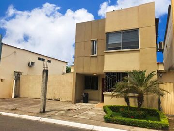 Casa en Venta en Cdla Castilla, cerca de la zona via salitre