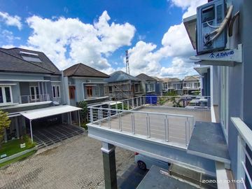 RUMAH MEWAH 2LT DESAIN MODERN DALAM PERUMAHAN DEKAT HYATT