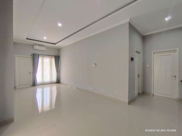 RUMAH MEWAH 2LT DESAIN MODERN DALAM PERUMAHAN DEKAT HYATT