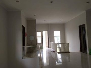 Disewakan rumah di newton hill citralandlistrik 6600watt strategis