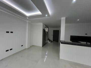 VENTA CASA ESTRENO URB. GRAN VITTORIA  (JLR)