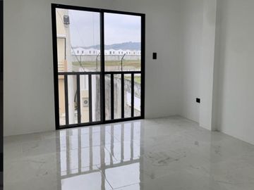 VENTA CASA ESTRENO URB. GRAN VITTORIA  (JLR)