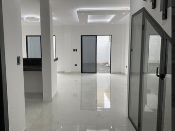 VENTA CASA ESTRENO URB. GRAN VITTORIA  (JLR)
