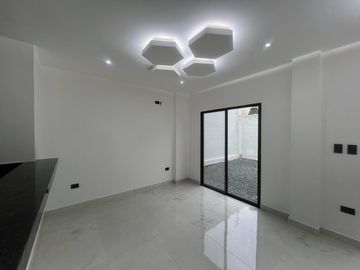 VENTA CASA ESTRENO URB. GRAN VITTORIA  (JLR)
