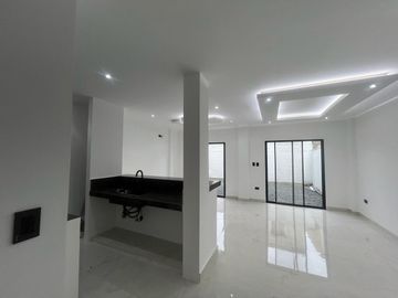 VENTA CASA ESTRENO URB. GRAN VITTORIA  (JLR)