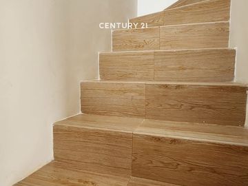 Hunian Modern 2 Lantai Dengan Desain Elegan  Nyaman