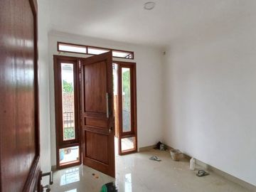 RUMAH ETNIK 2 LANTAI 800 JUTAAN HANYA 7 MENIT KE KAMPUS UAD 4