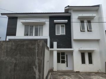 Rumah Villa Bebas Desain Request Denah Bentuk Ruangan Promo di Malang