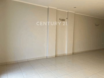 Di Sewakan Ruko 3 Lantai Summarecon Cronw Gading Lokasi Strategis