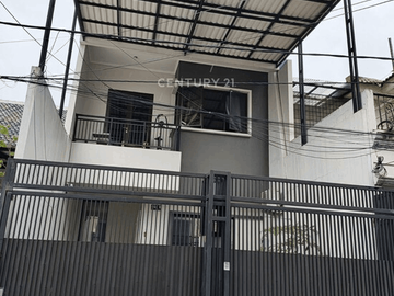 Rumah Rapi 2 Lantai Siap Huni Area Metro Permata 1 Karang Tengah